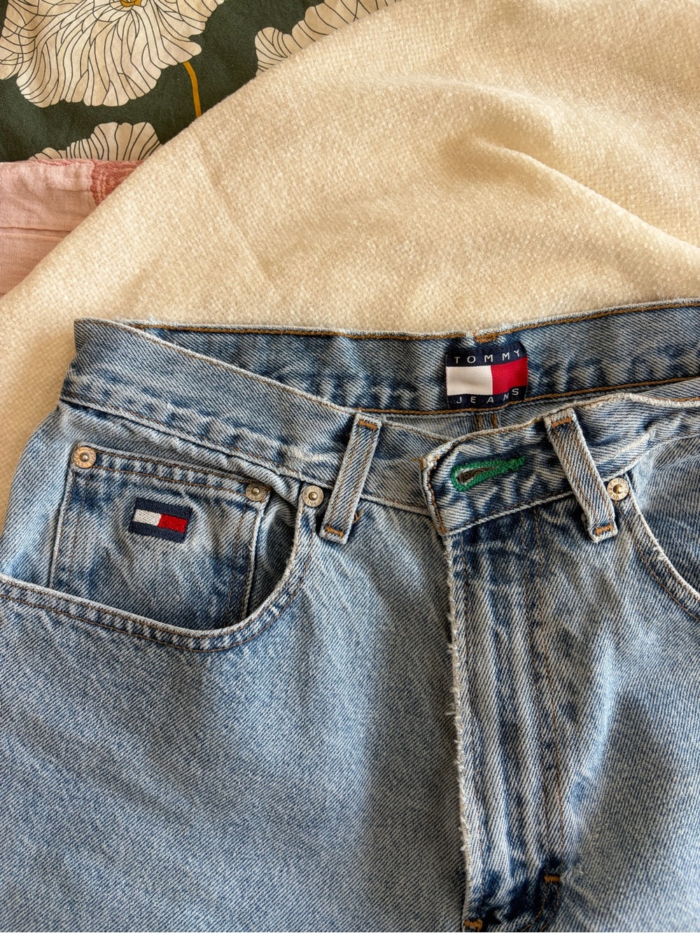 Tommy Hilfiger Boyfriend Jeans with Logo Patch - Picture 4 of 4